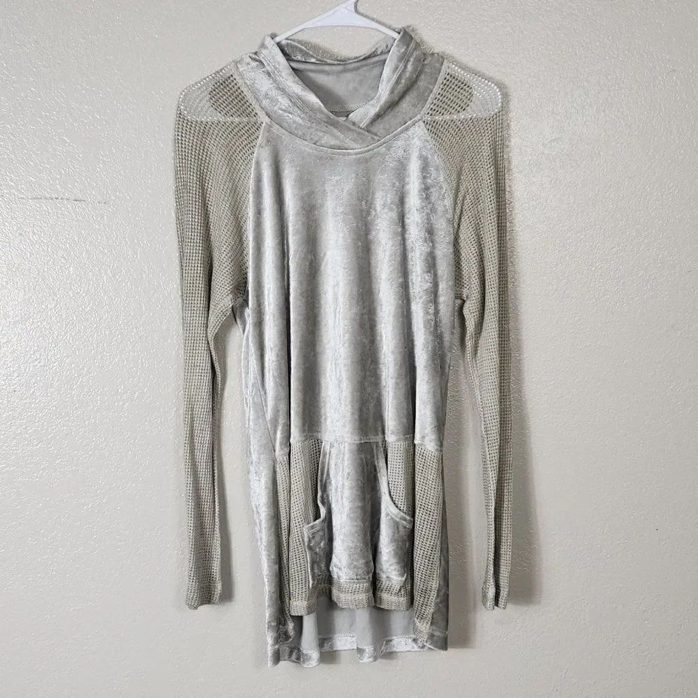 XCVI Top Size S EUC Cream Velvet Mesh